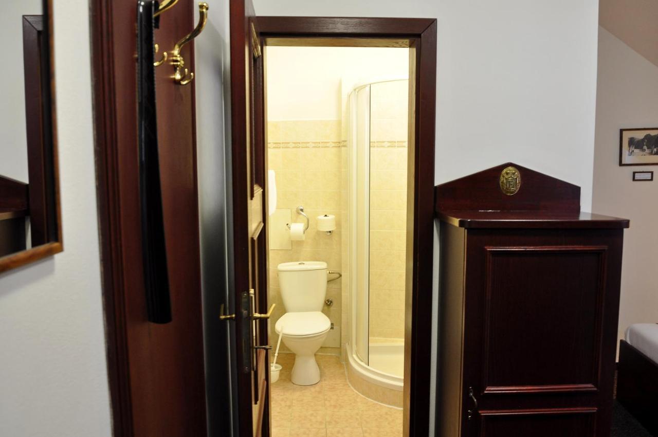 Hotel St Florian Loket Bagian luar foto