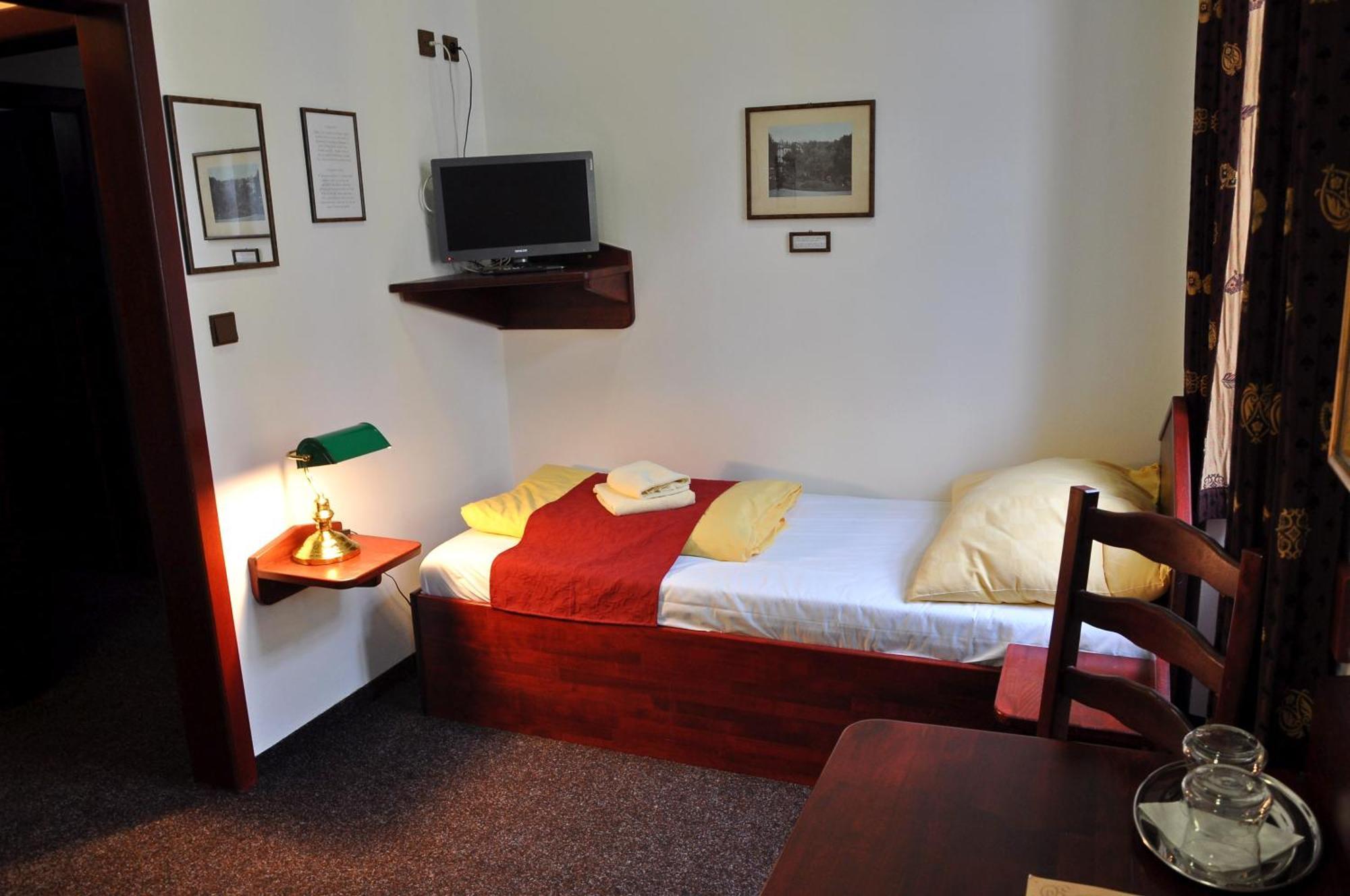 Hotel St Florian Loket Bagian luar foto