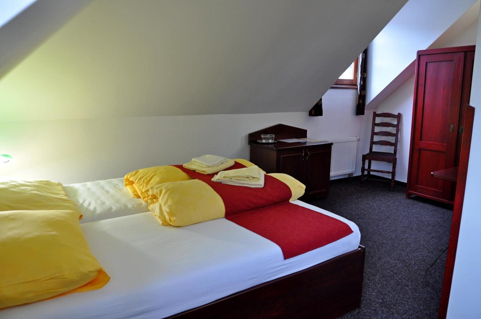 Hotel St Florian Loket Ruang foto