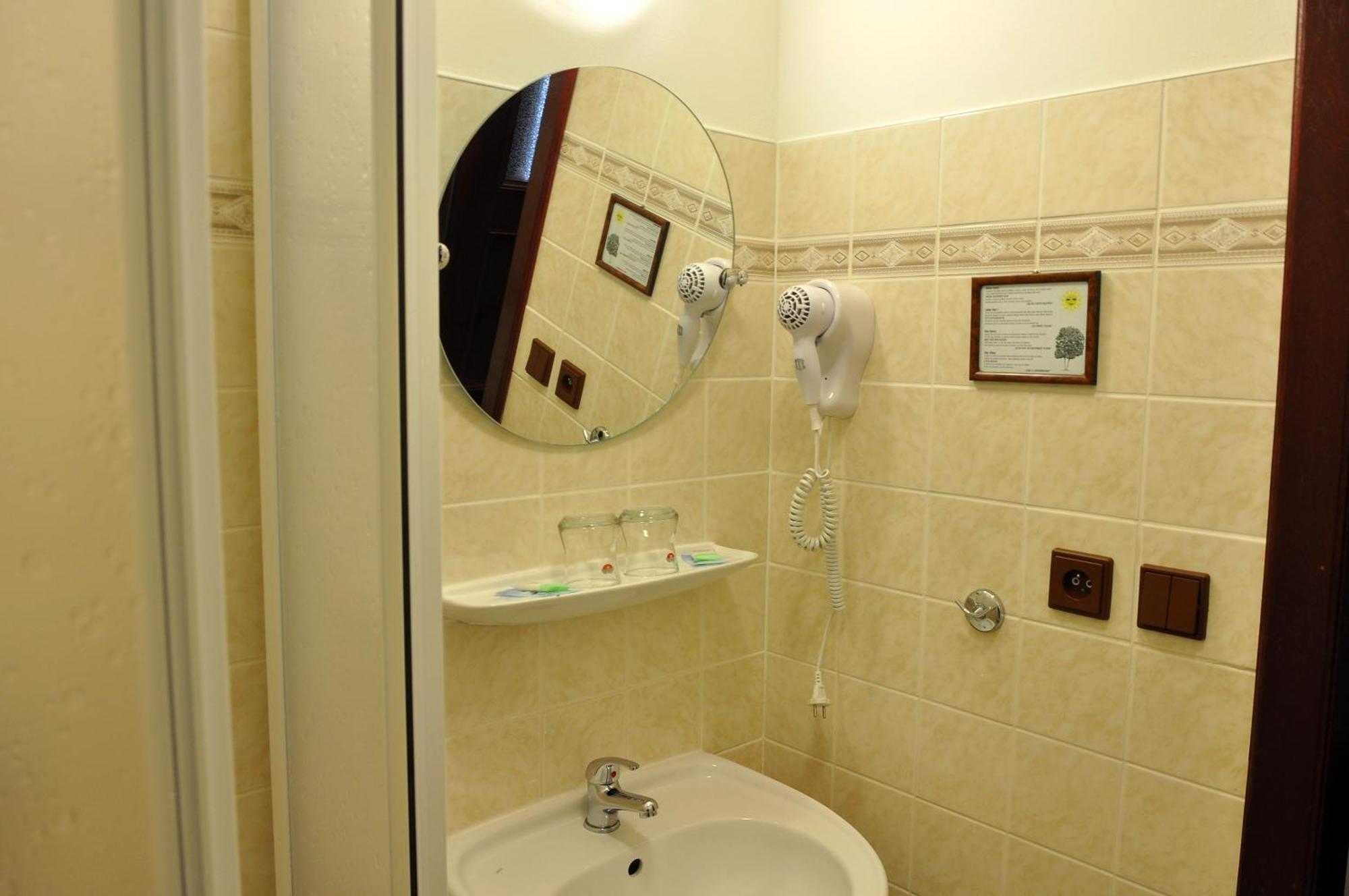 Hotel St Florian Loket Ruang foto