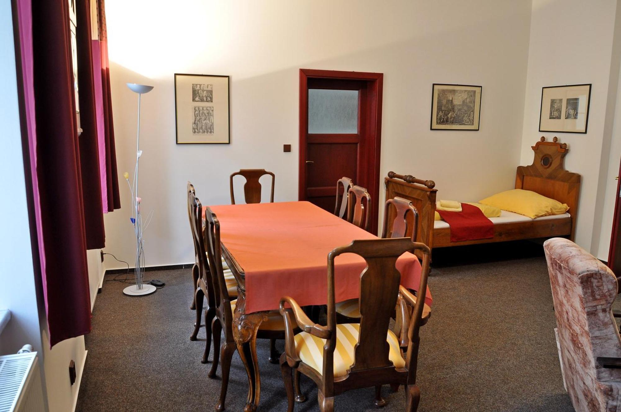 Hotel St Florian Loket Ruang foto