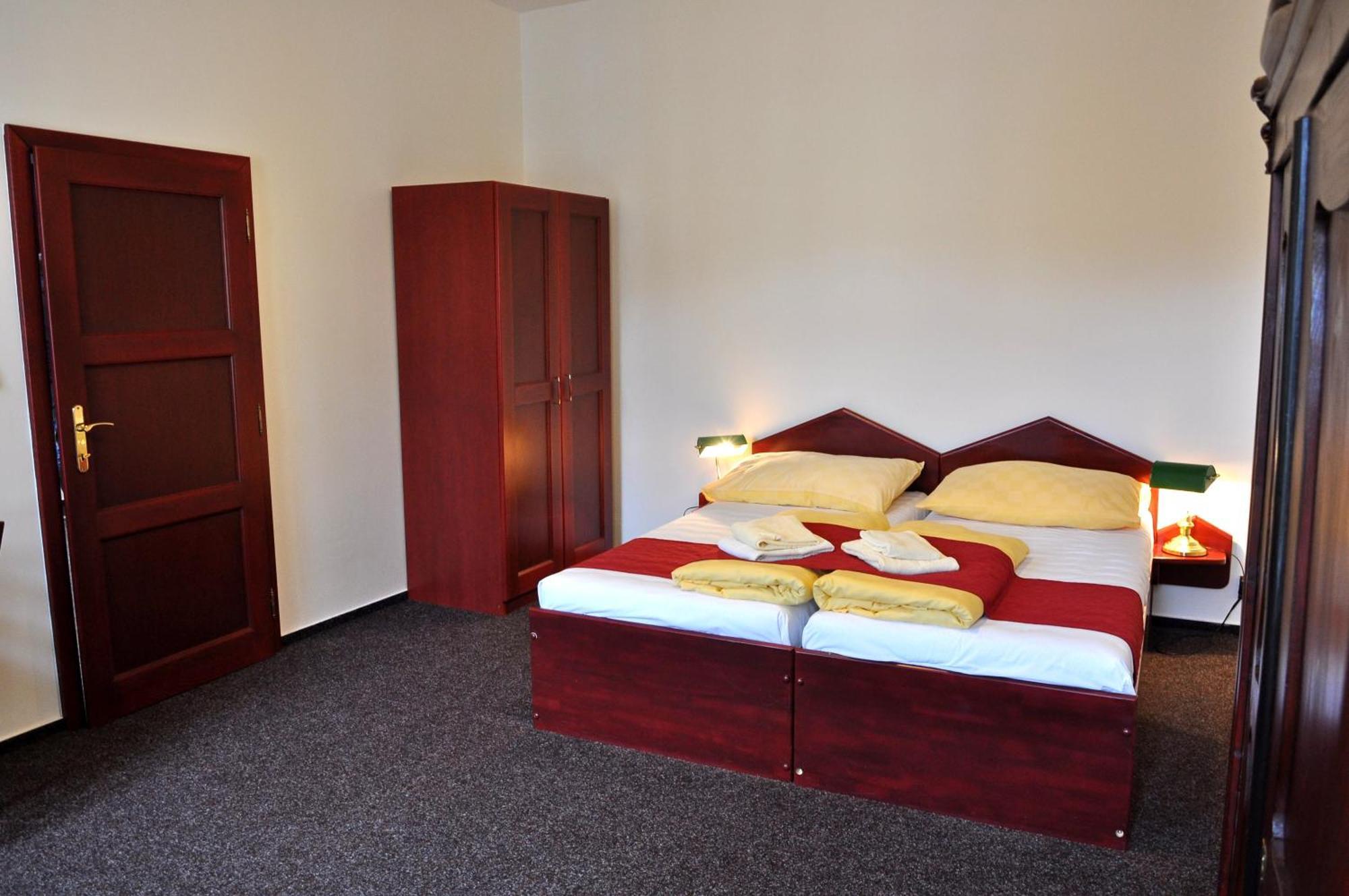 Hotel St Florian Loket Ruang foto